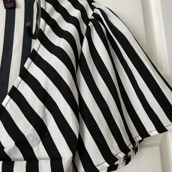 Black and white Striped jumpsuit - Picture 6 of 10